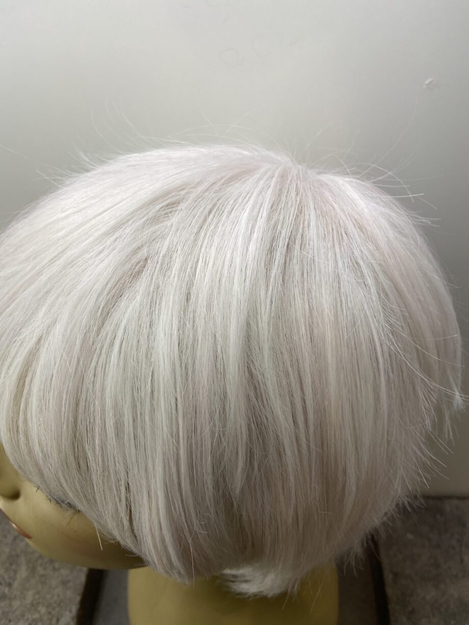 Silver white  with a hint of pink  Sss701
