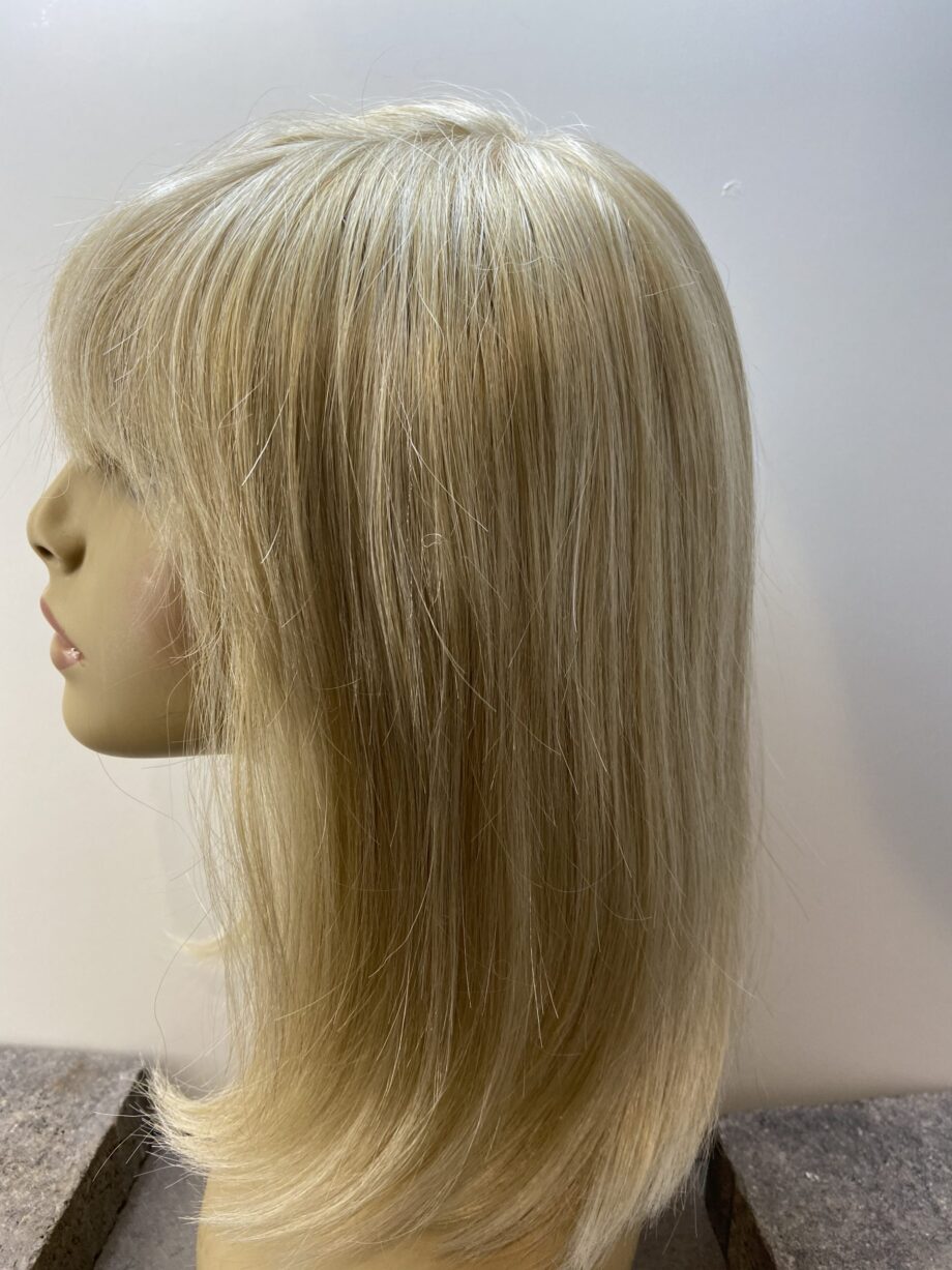 Light blonde long wig. Bllms703