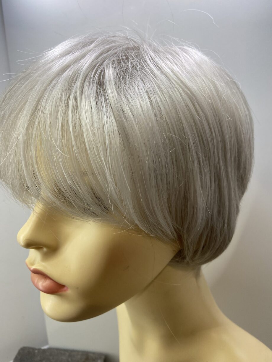 Silver grey wig. Sss340