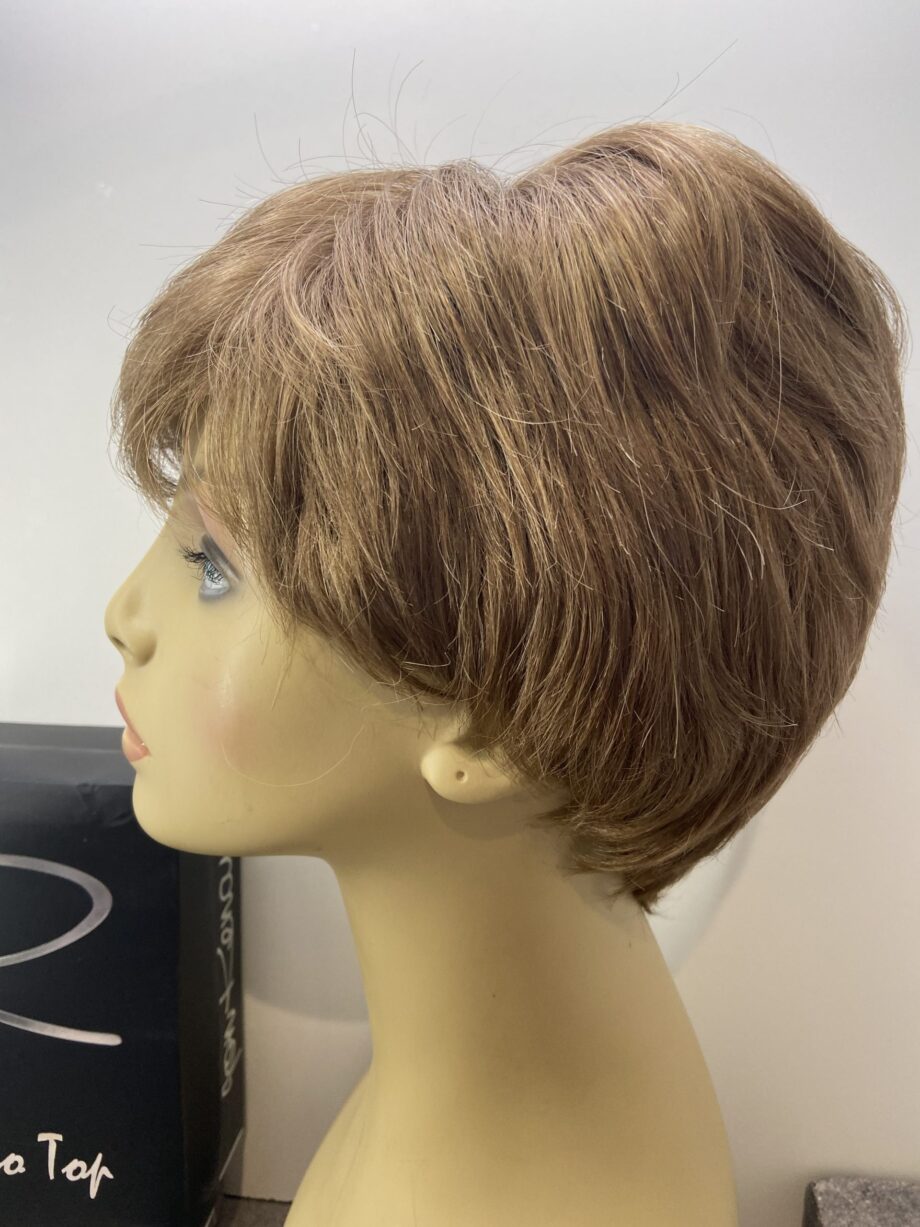 Sleek shiny short brown wig. Bbrss236