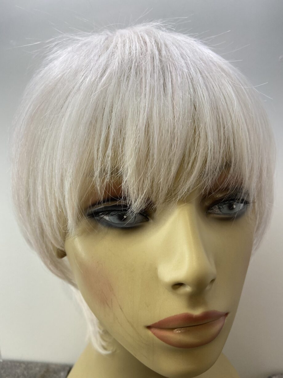 Silver white  with a hint of pink  Sss701