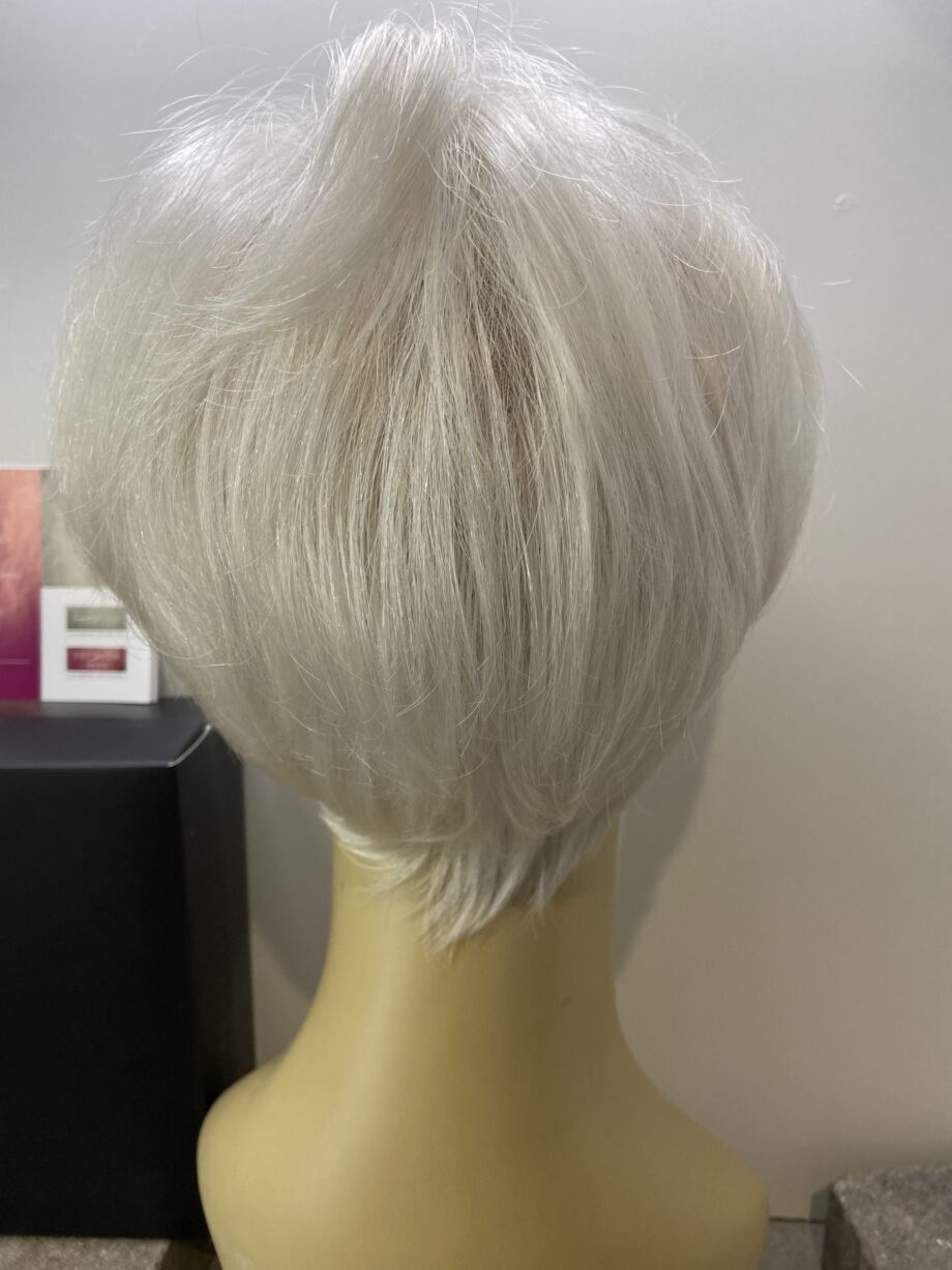 Silver smart Snow White wig. Gsss250