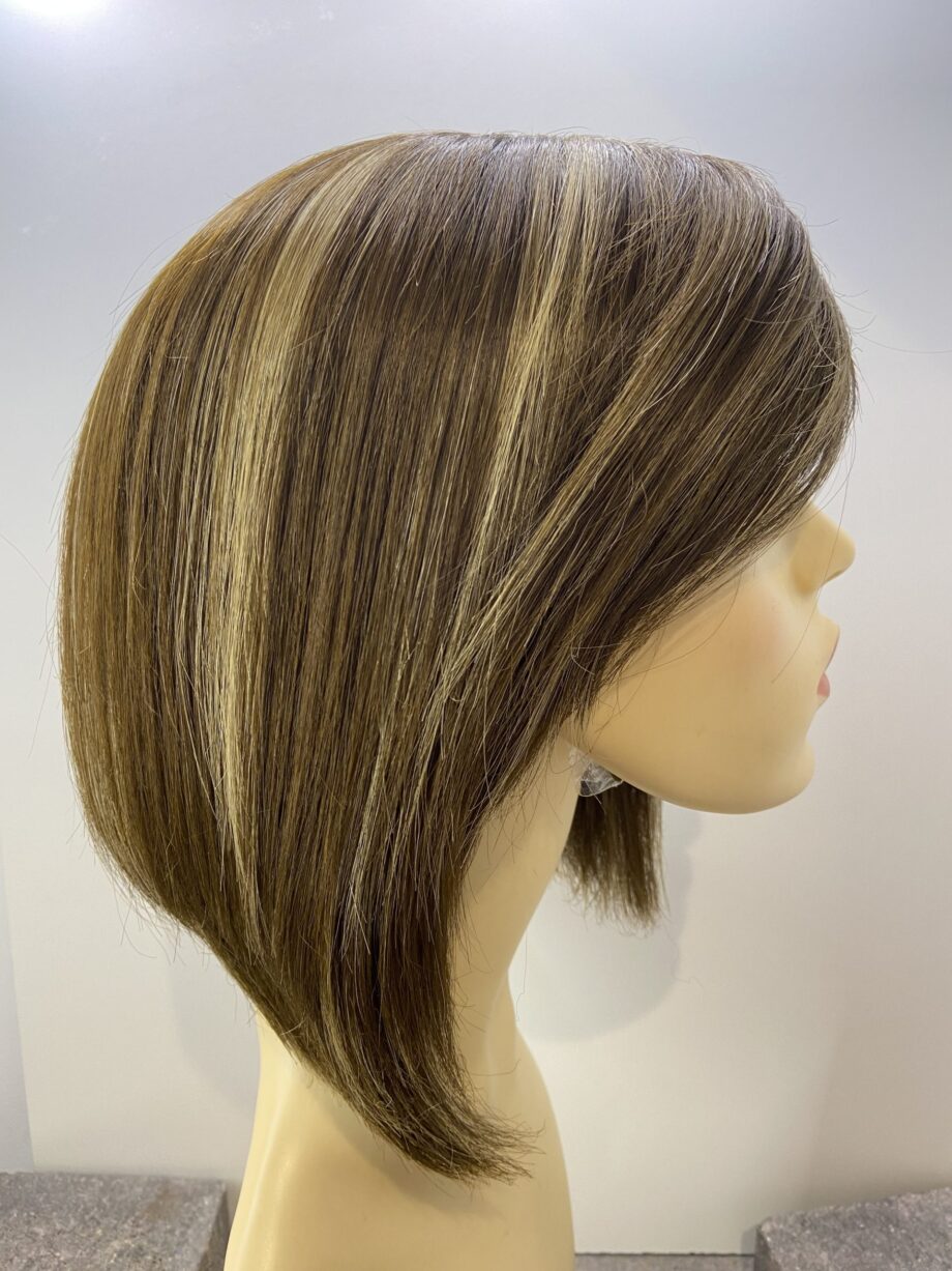 Highlighted brown wig. Brms710
