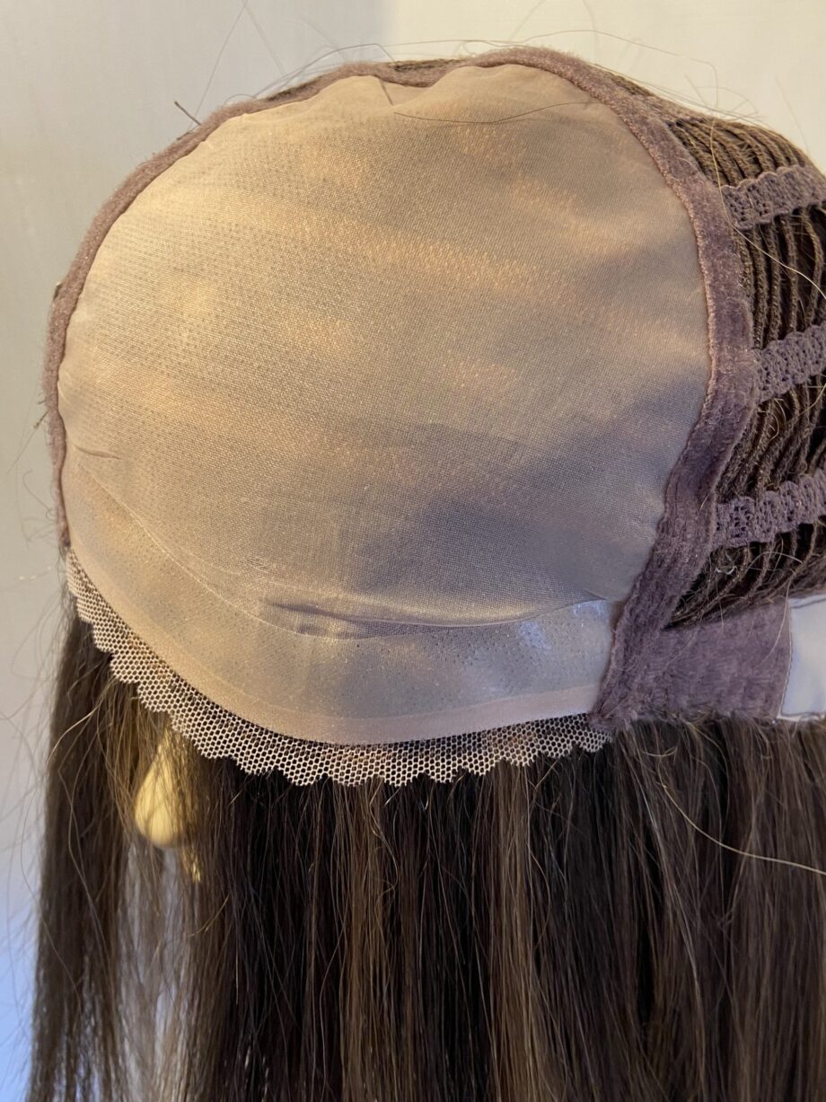 Stunning long brown wig. Brls734