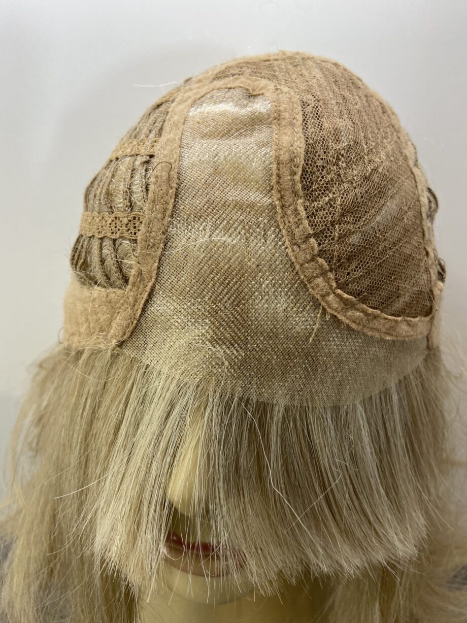 Light blonde highlighted wig. Blms714