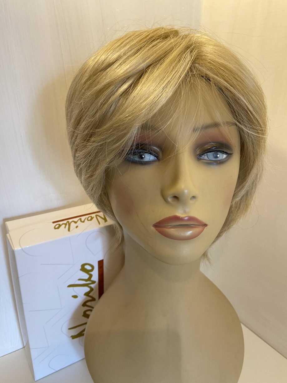 Noriko blonde wig. Bblss260