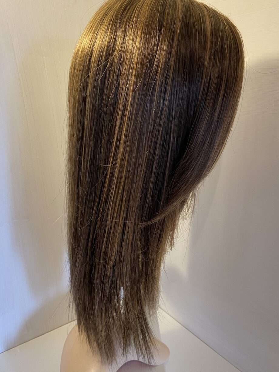 Stunning long brown wig. Brls734