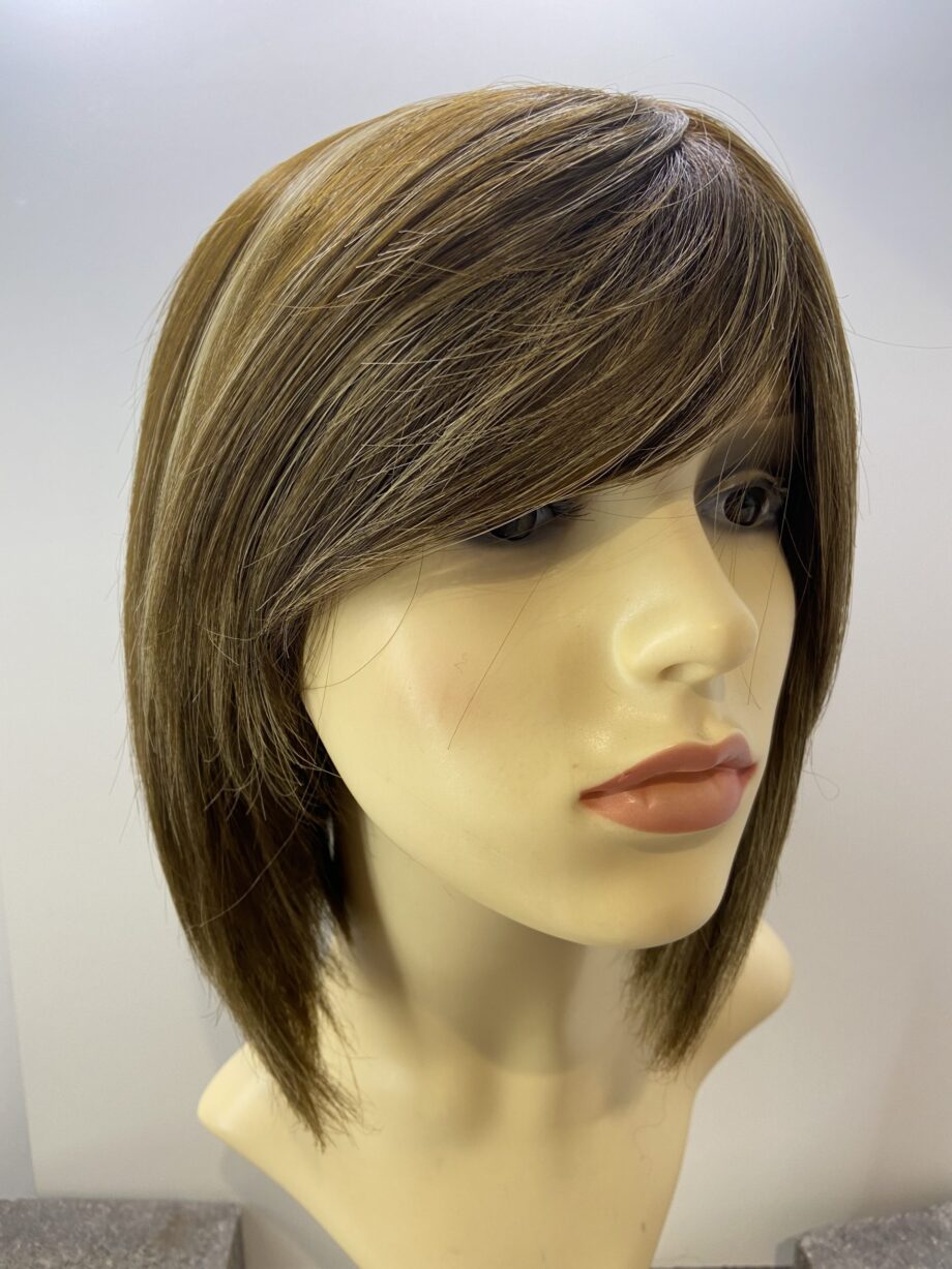 Highlighted brown wig. Brms710