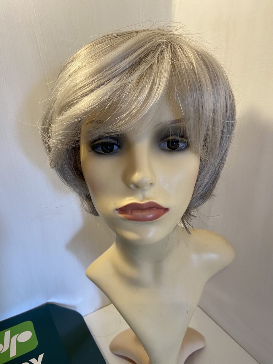 Silver grey wig. Bgmw261
