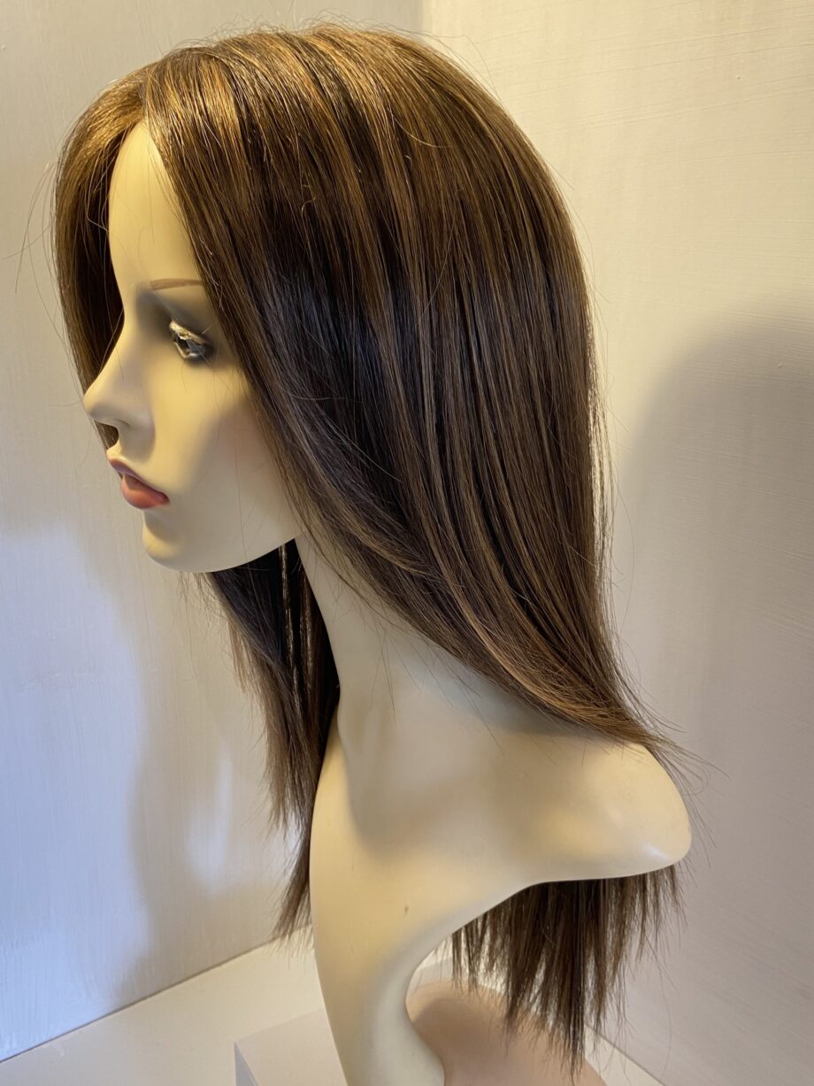 Stunning long brown wig. Brls734
