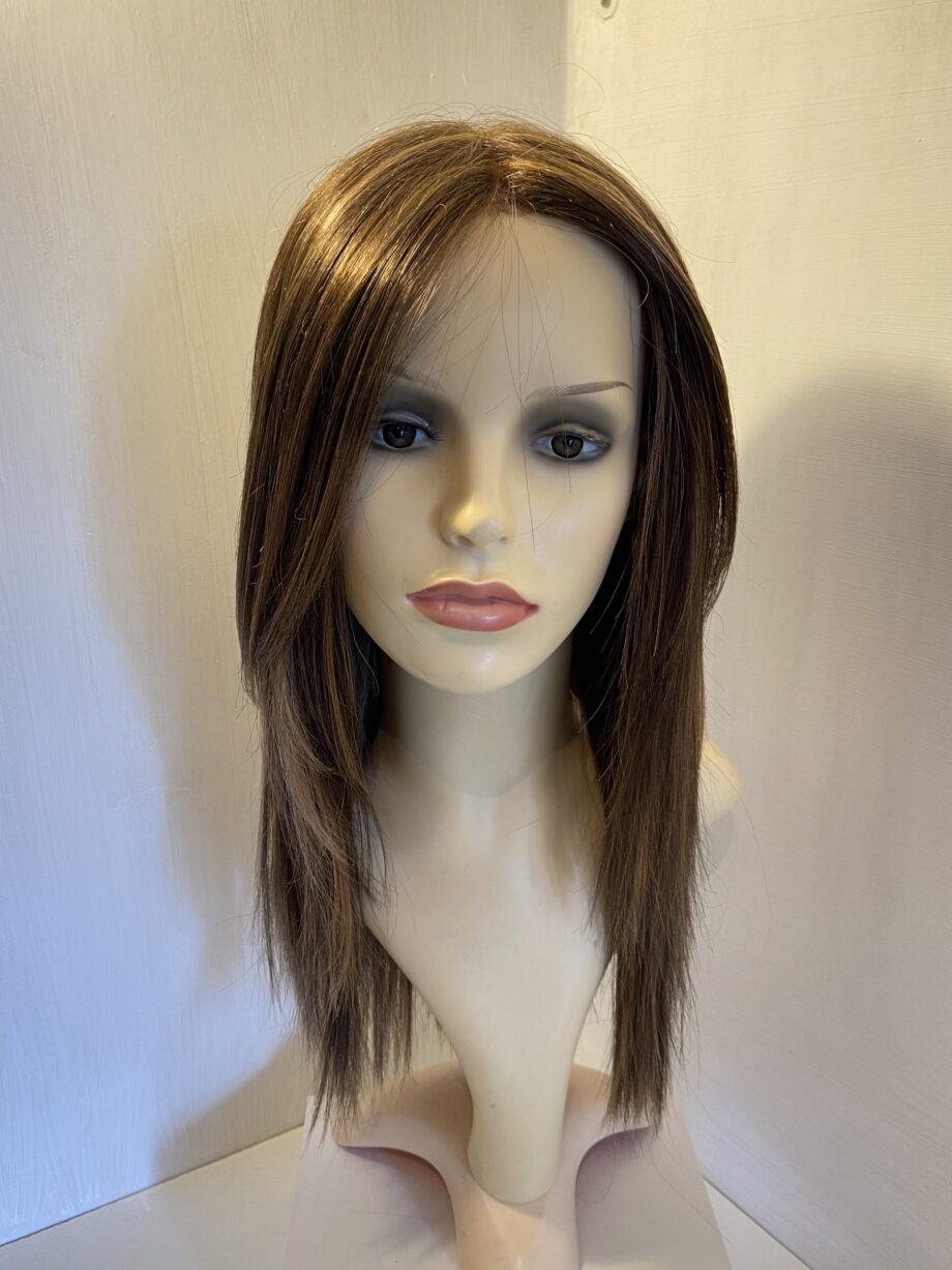 Stunning long brown wig. Brls734