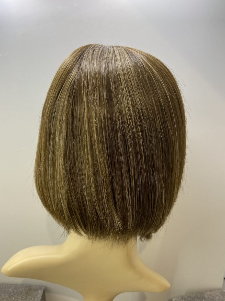 Highlighted brown wig. Brms710