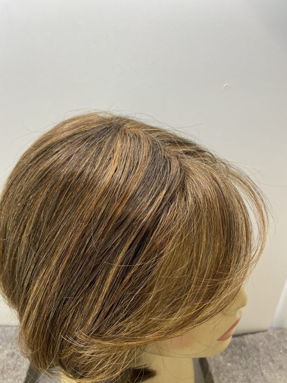 Shiny brown short wig. Brms717