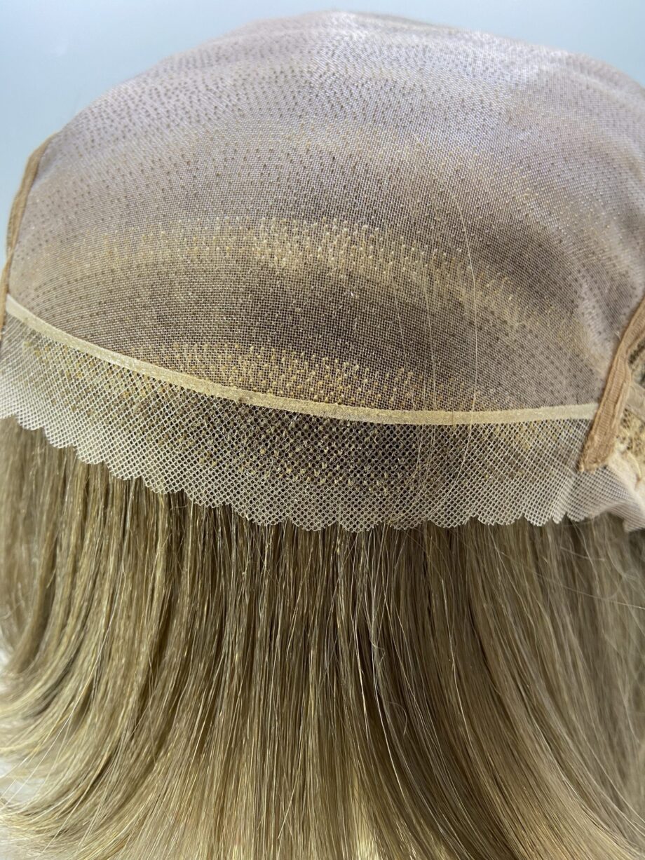 Blonde light brown highlighted wig. Blls716
