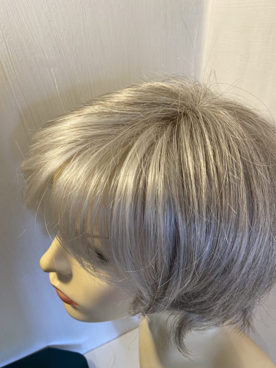 Silver grey wig. Bgmw261