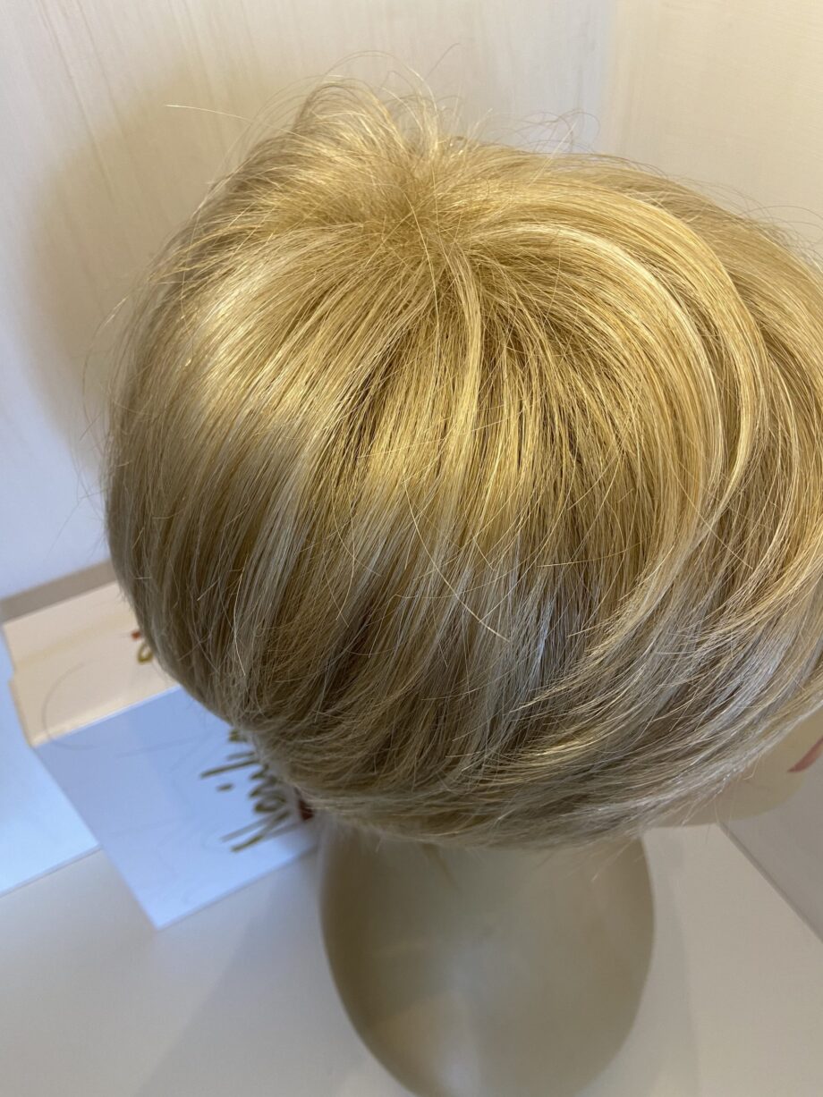 Noriko blonde wig. Bblss260