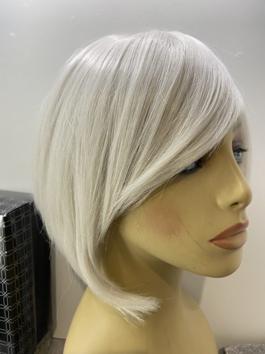 New Silver ash blonde short super soft wig. Bgms251