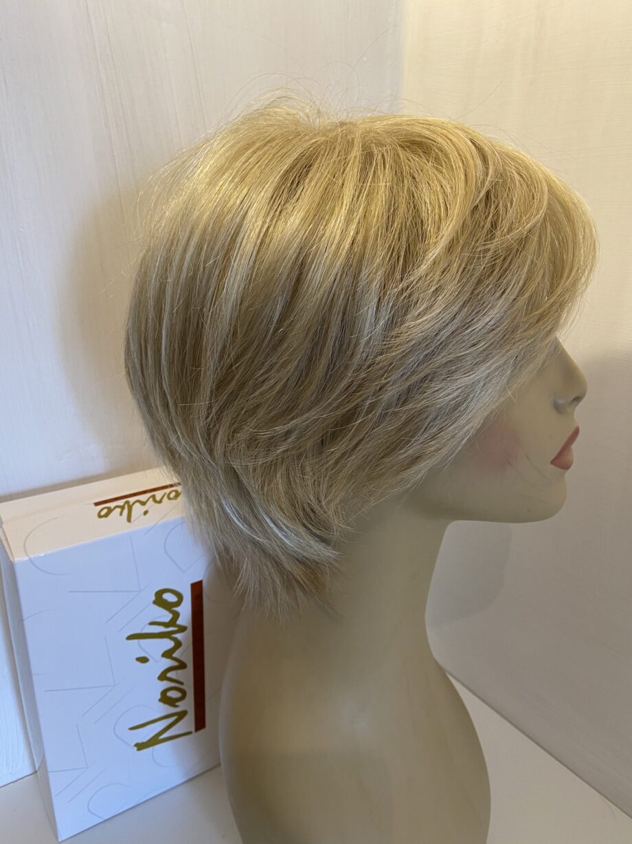 Noriko blonde wig. Bblss260