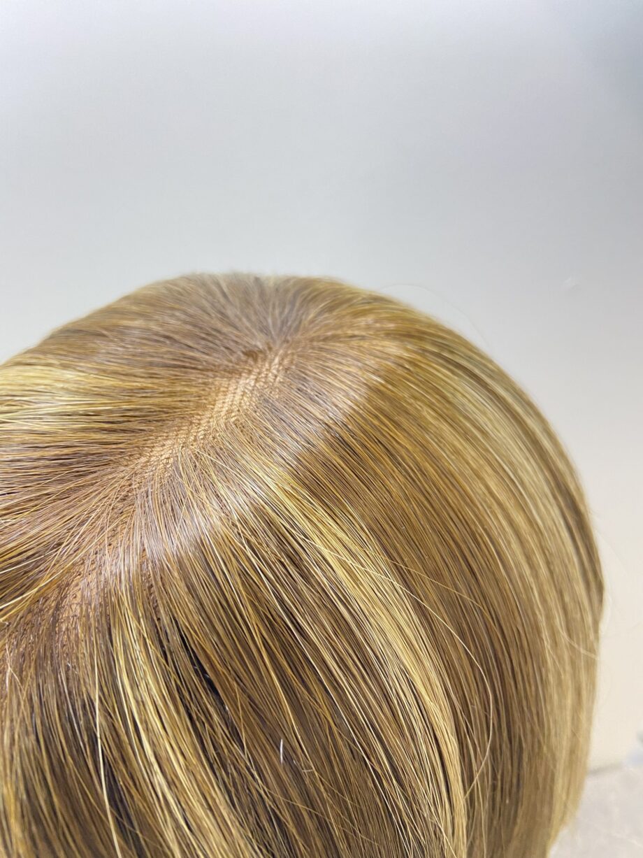 Highlighted brown wig. Brms710