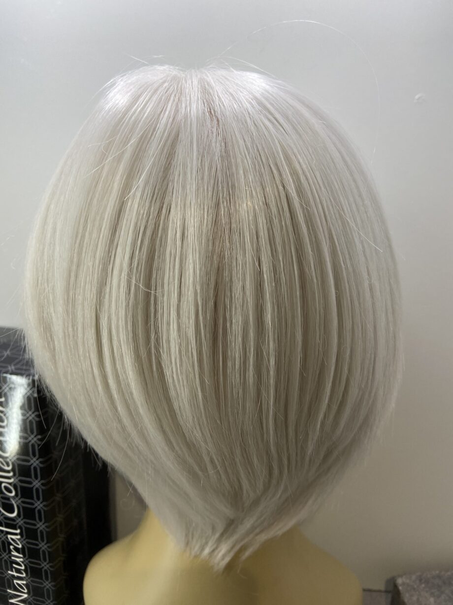 New Silver ash blonde short super soft wig. Bgms251