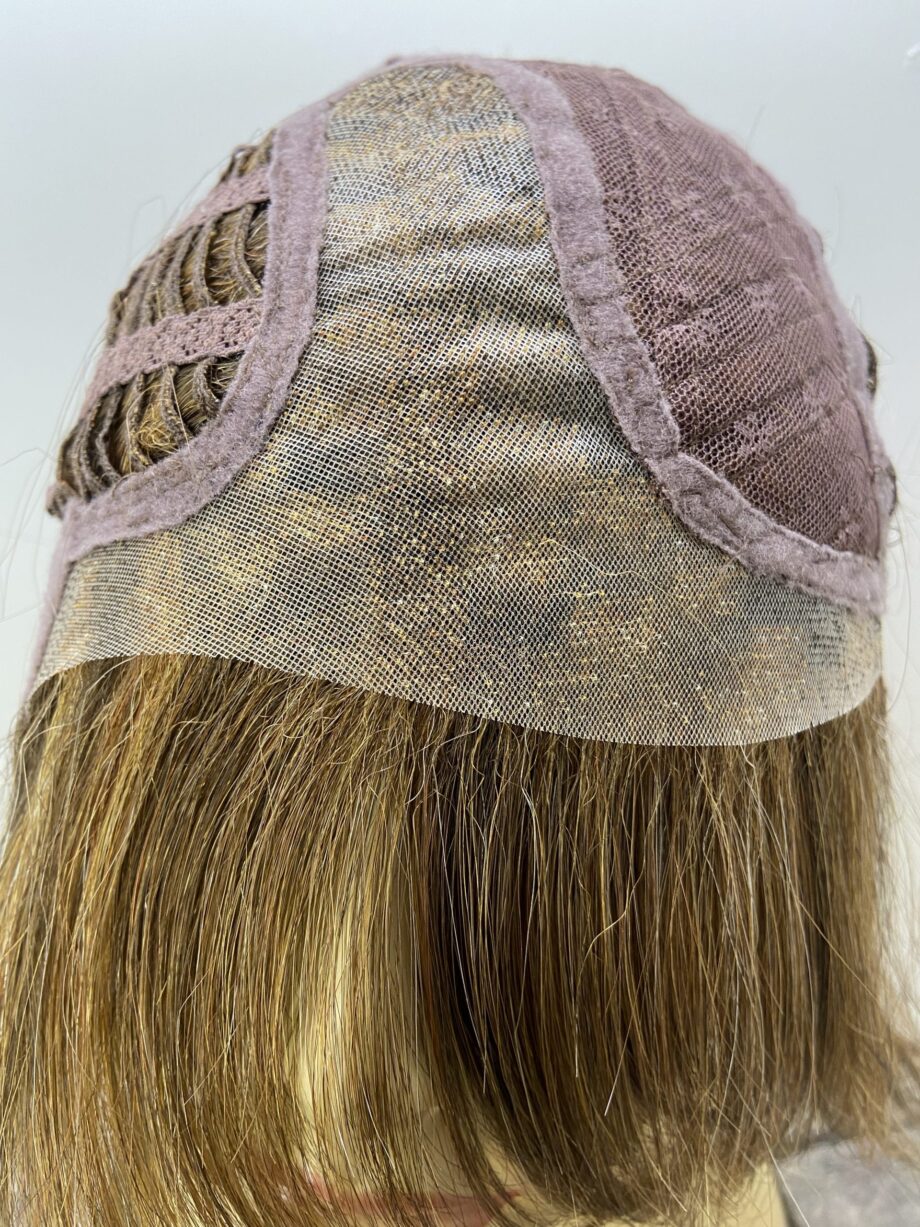 Shiny brown short wig. Brms717