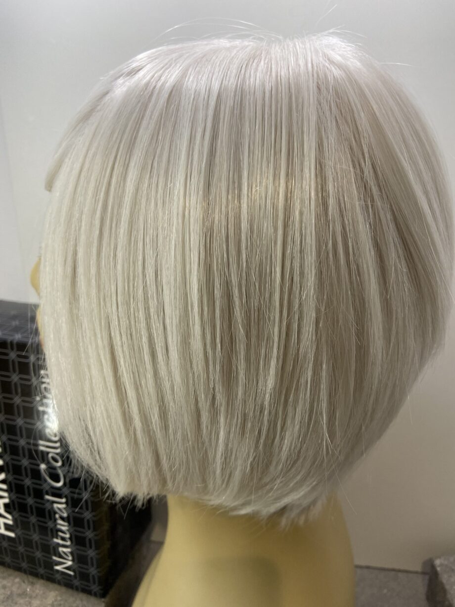 New Silver ash blonde short super soft wig. Bgms251