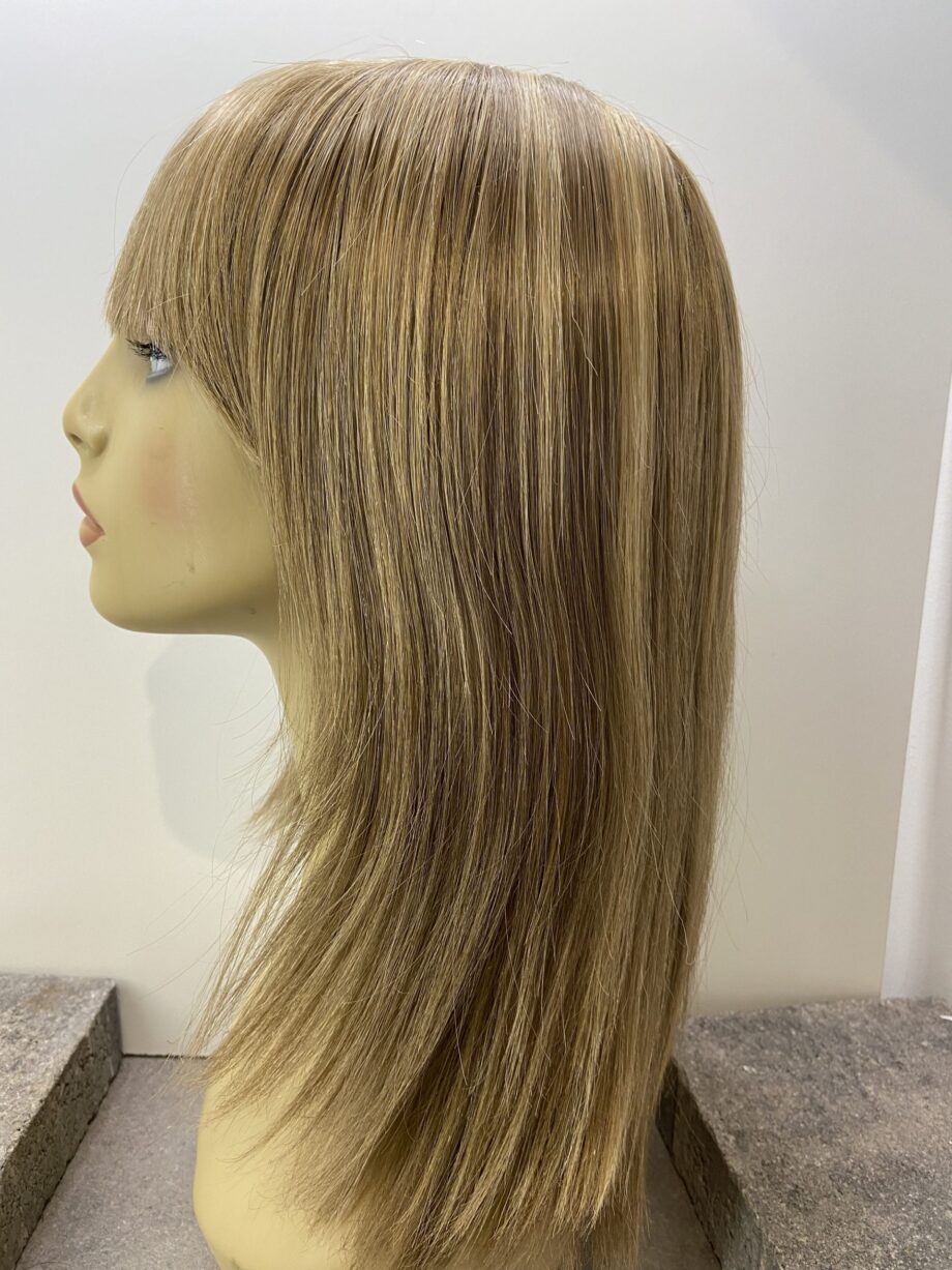 Long blonde highlighted wig. Blls715