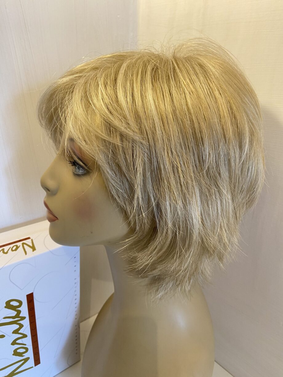 Noriko blonde wig. Bblss260