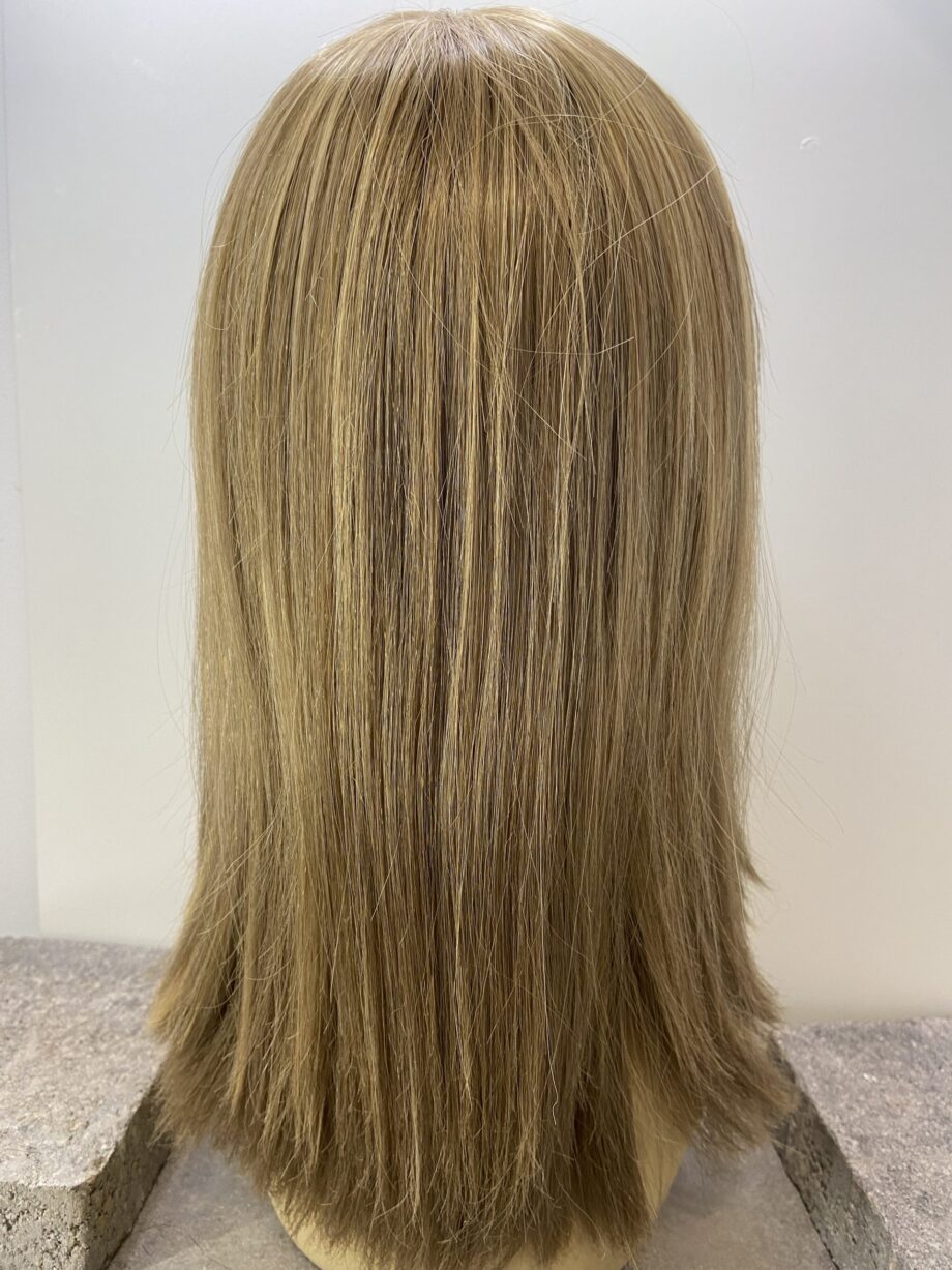 Long blonde highlighted wig. Blls715