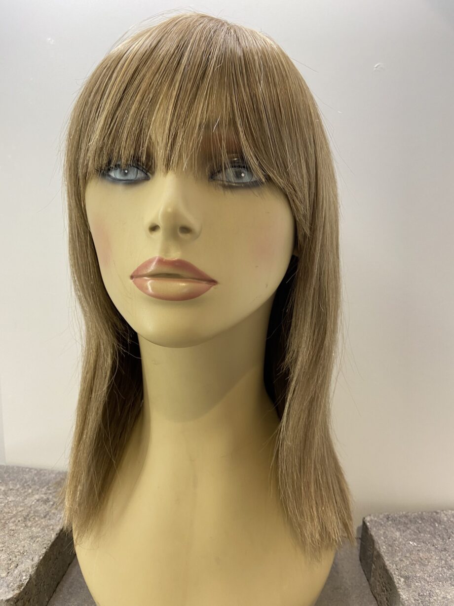Long blonde highlighted wig. Blls715