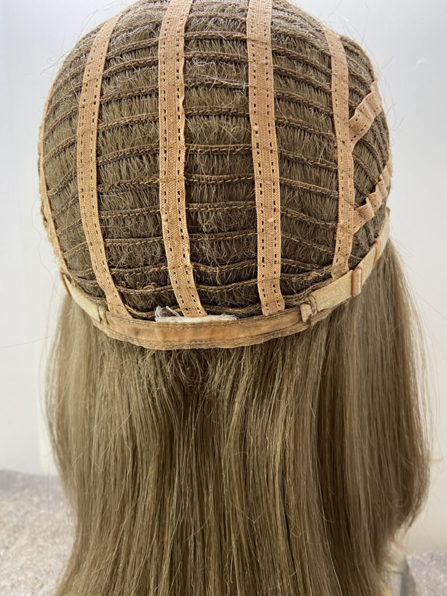 Long blonde highlighted wig. Blls715