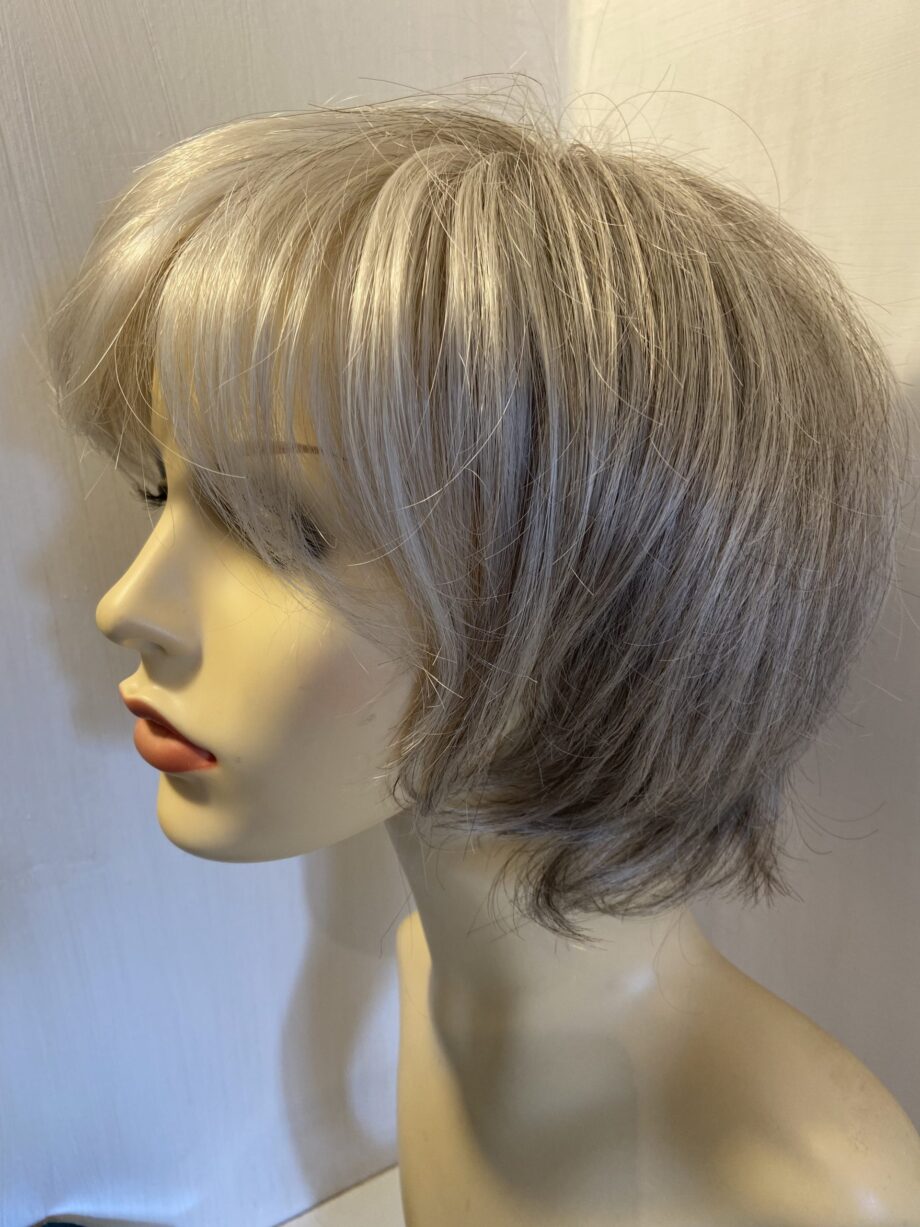 Silver grey wig. Bgmw261