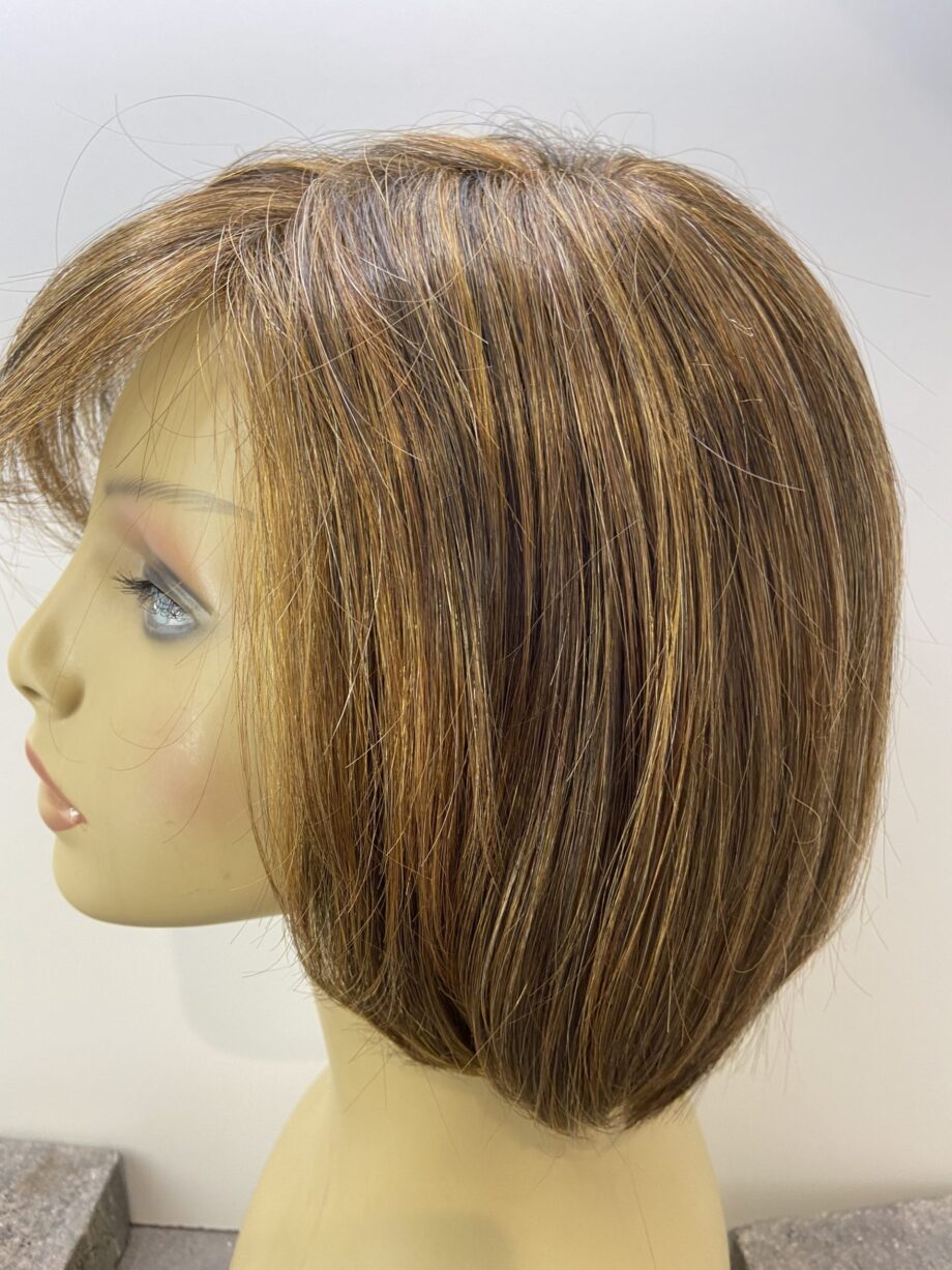 Shiny brown short wig. Brms717