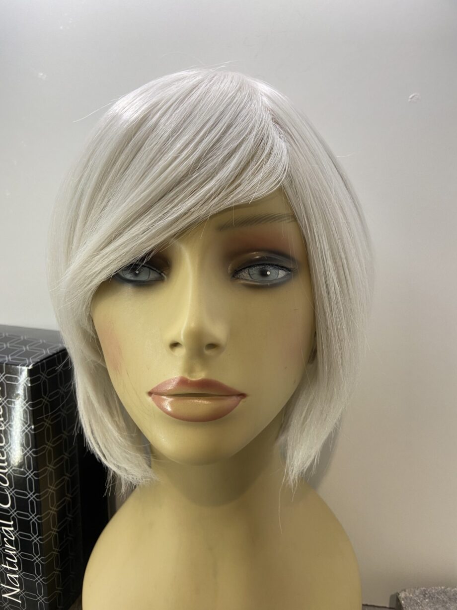 New Silver ash blonde short super soft wig. Bgms251