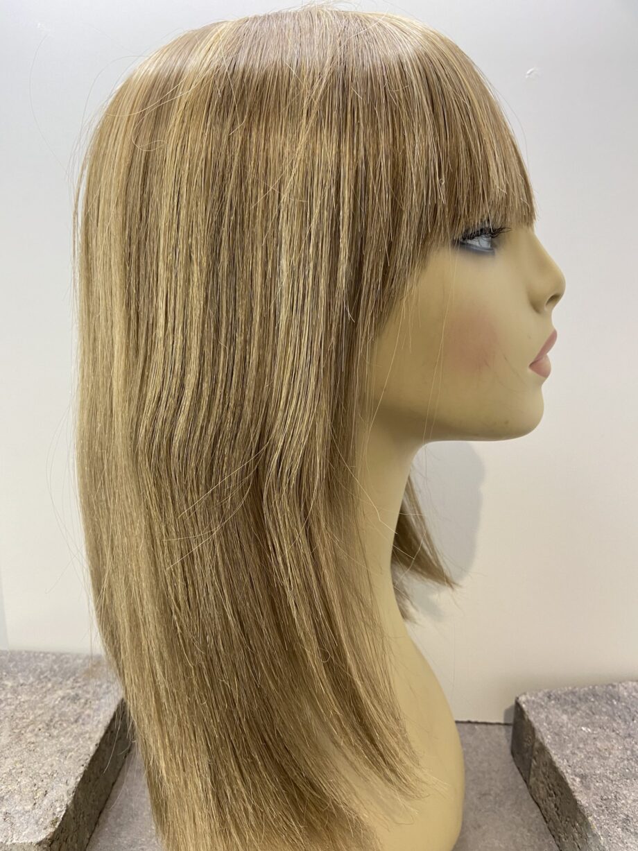 Long blonde highlighted wig. Blls715
