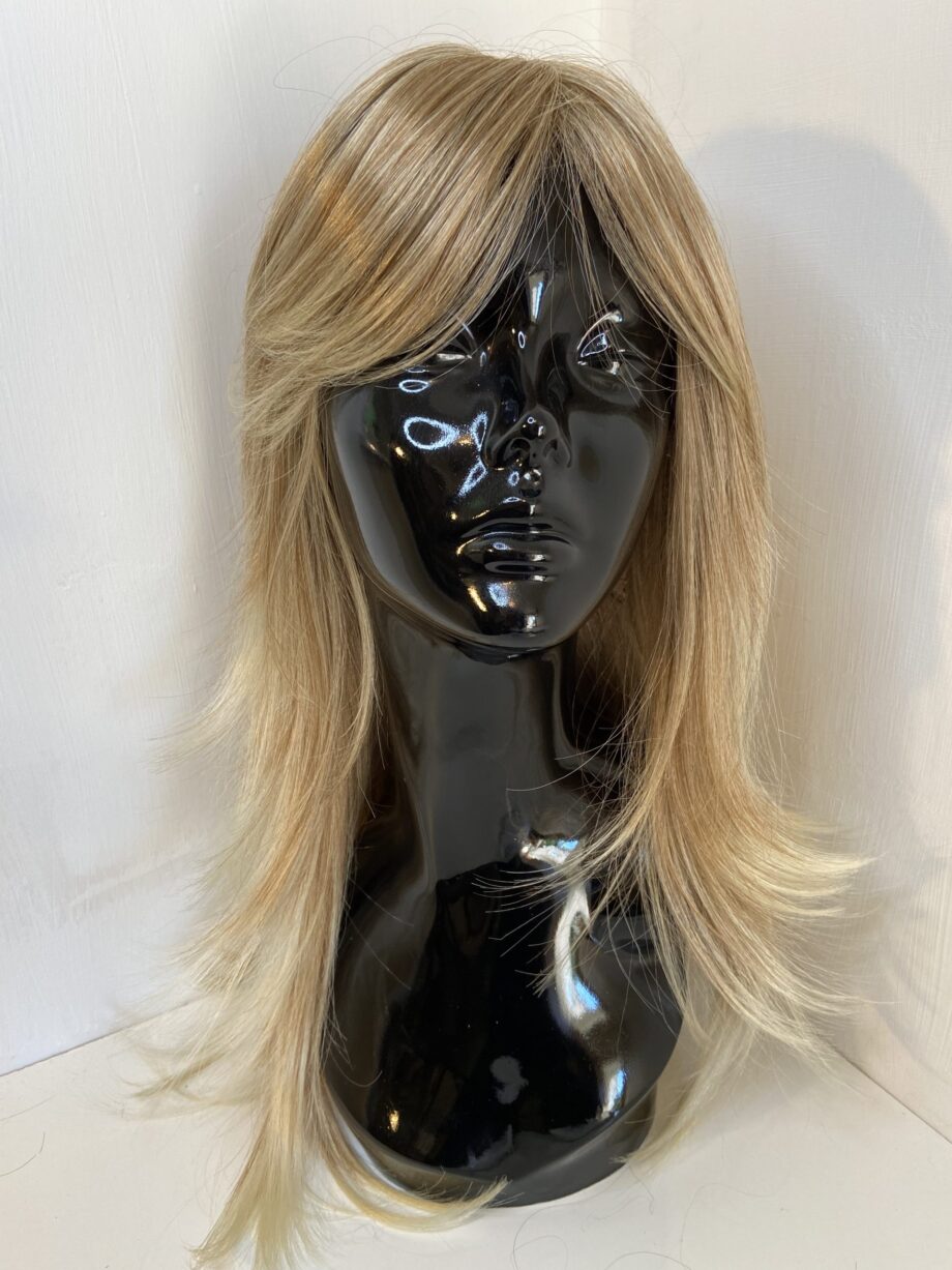 Very long blonde stylish wig. Blls745