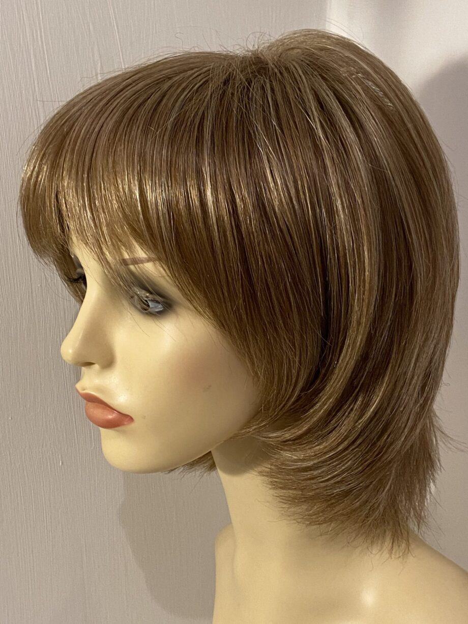 Light brown/Blonde Rene of Paris collection wig. Blms5172