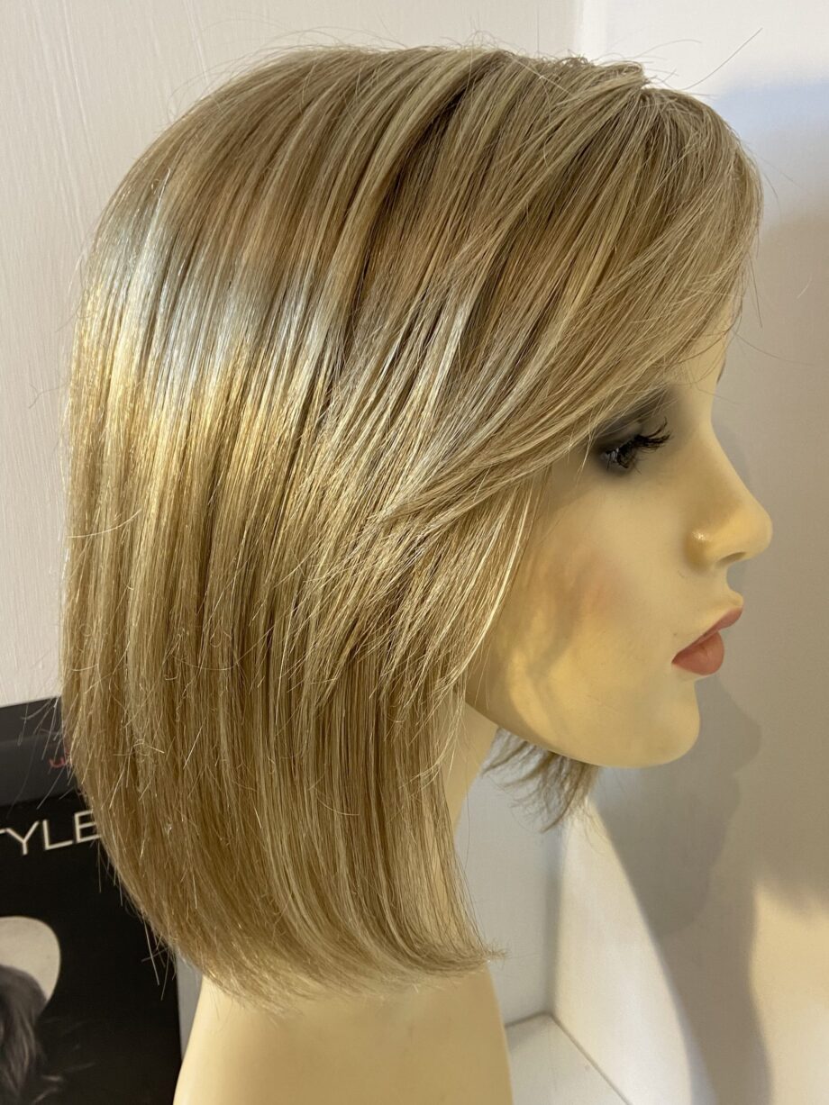 Blonde champagne mix wig. Bblms275