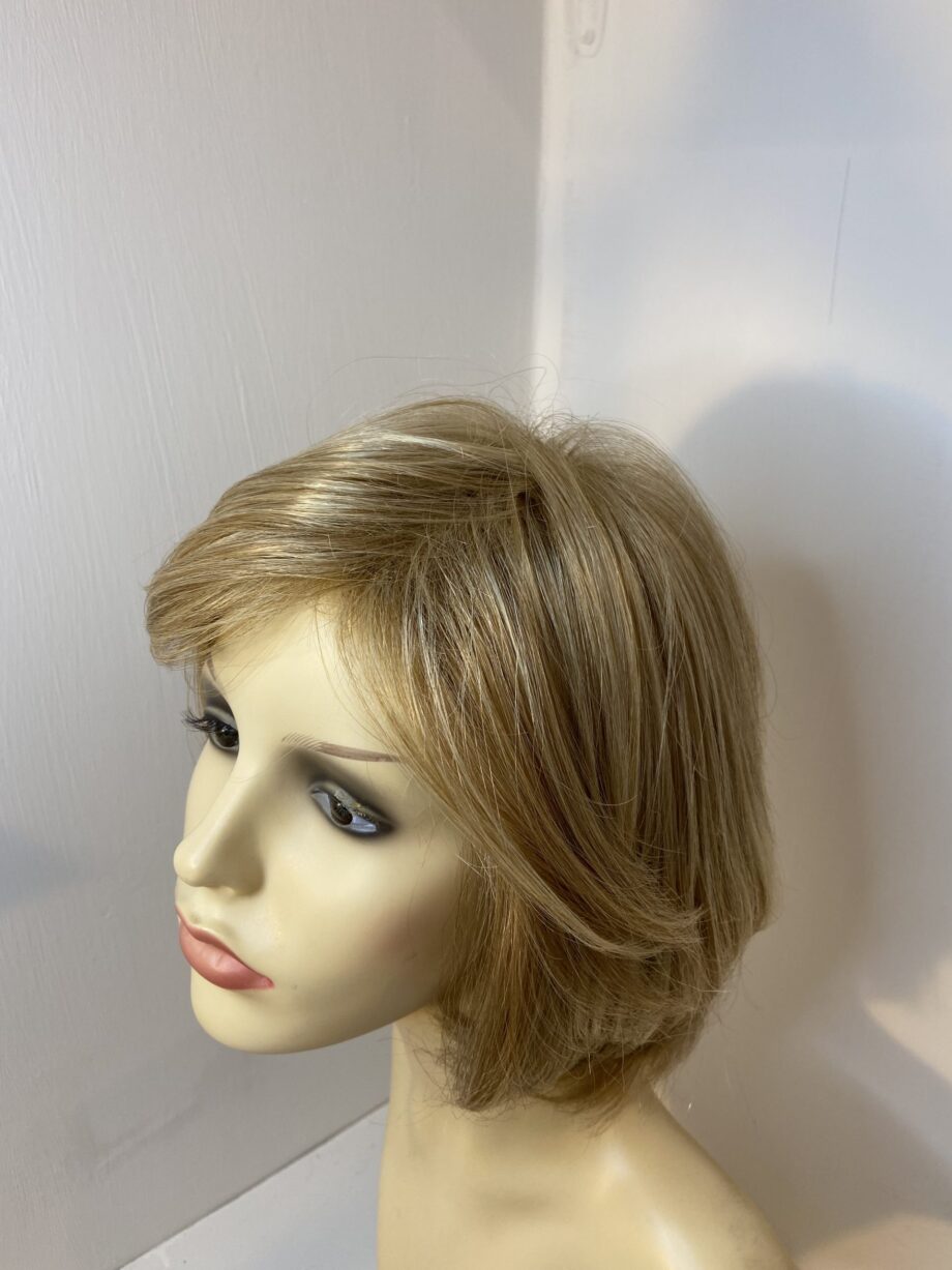 Blonde mid length wig. Blms737