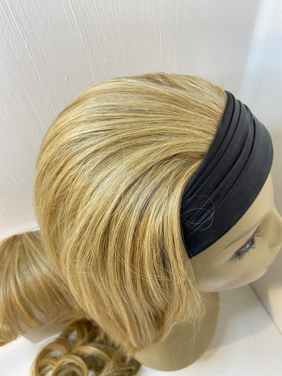 Long blonde hair band with bands. Blls740