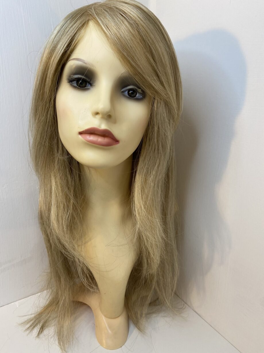 Extra long blonde wig. Blls8022
