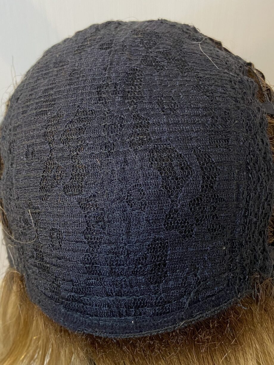 Stunning rooted blonde wig with fringe. Blms5170
