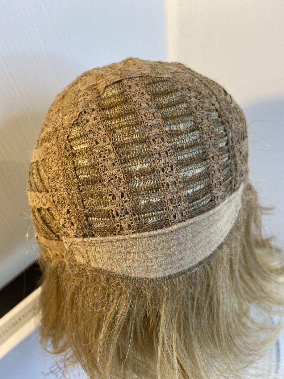 Blonde mid length wig. Bblms289