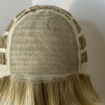 Light blonde shiny wig. Blms5174