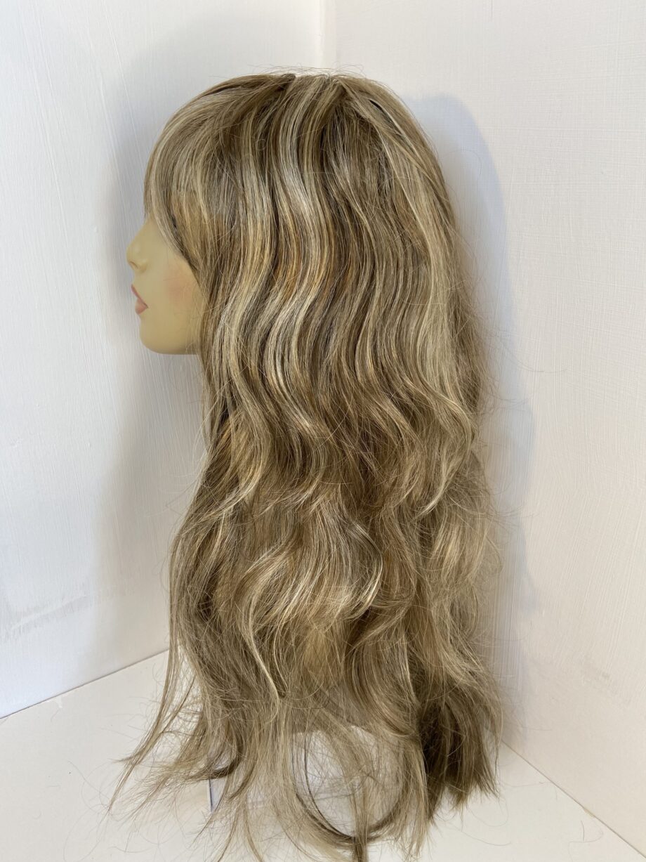 Blonde long wavy highlighted wig. Bllw746