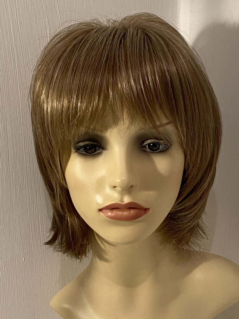 Light brown/Blonde Rene of Paris collection wig. Blms5172
