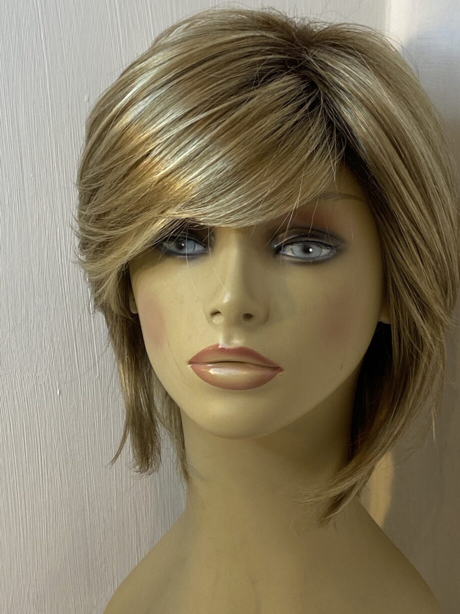Blonde rooted wig. Blms5171