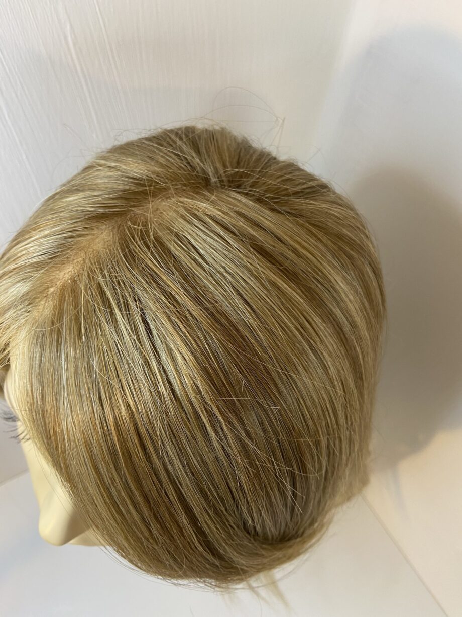 Stunning long blonde wig. Blls738