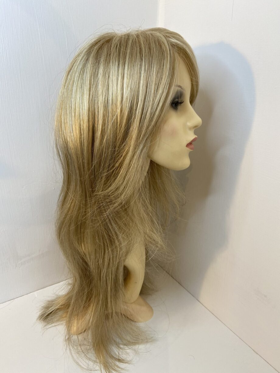 Extra long blonde wig. Blls8022
