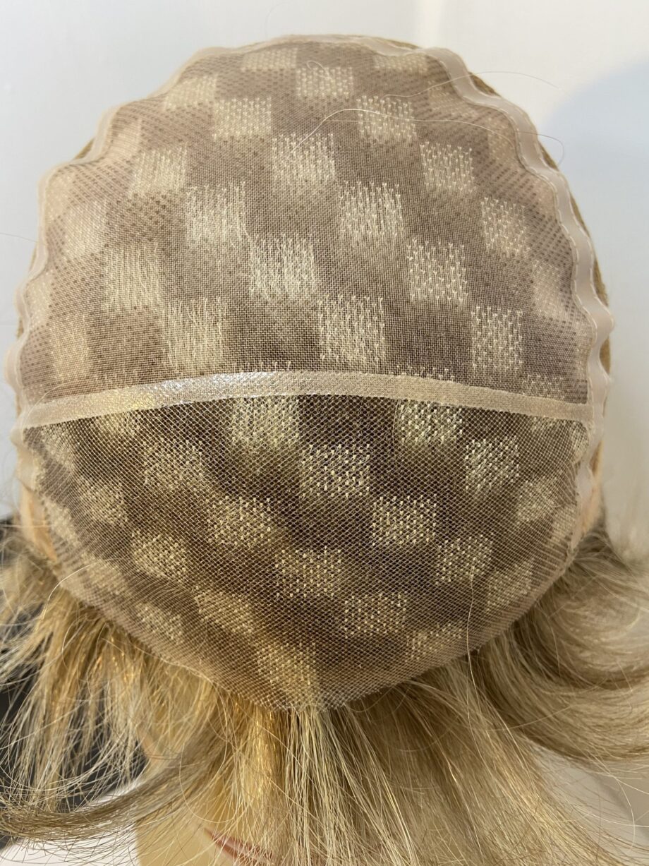 Sentoo premium collection blonde wig. Bblsw273